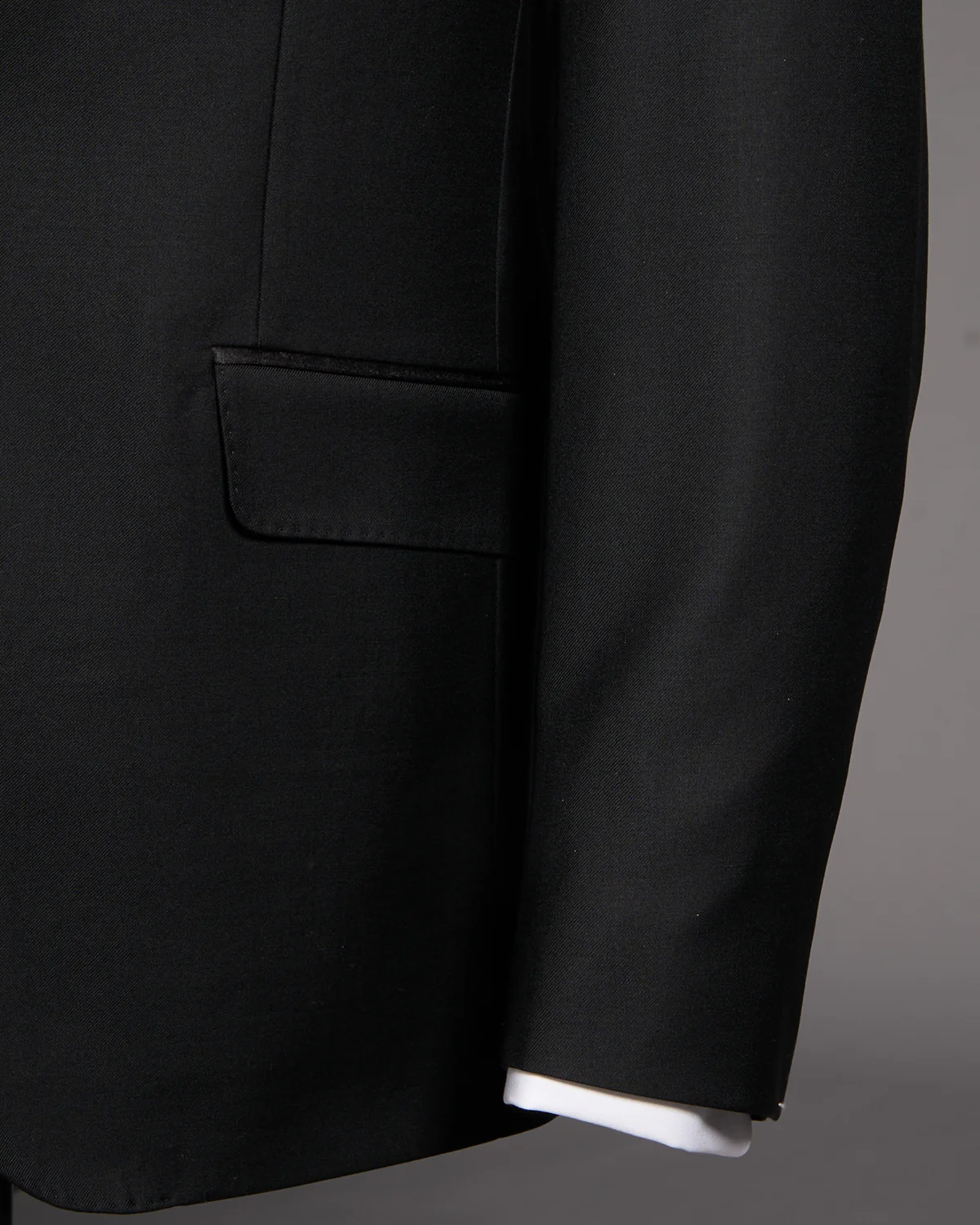 'Taylor' Black Peak Lapel Tuxedo Jacket - Image 3