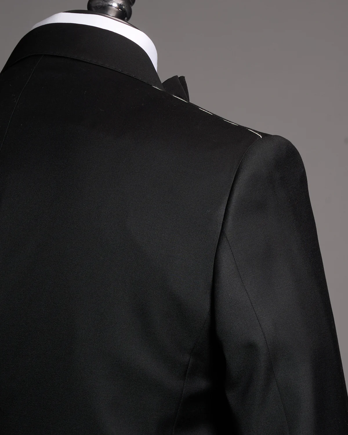 'Taylor' Black Peak Lapel Tuxedo Jacket - Image 4