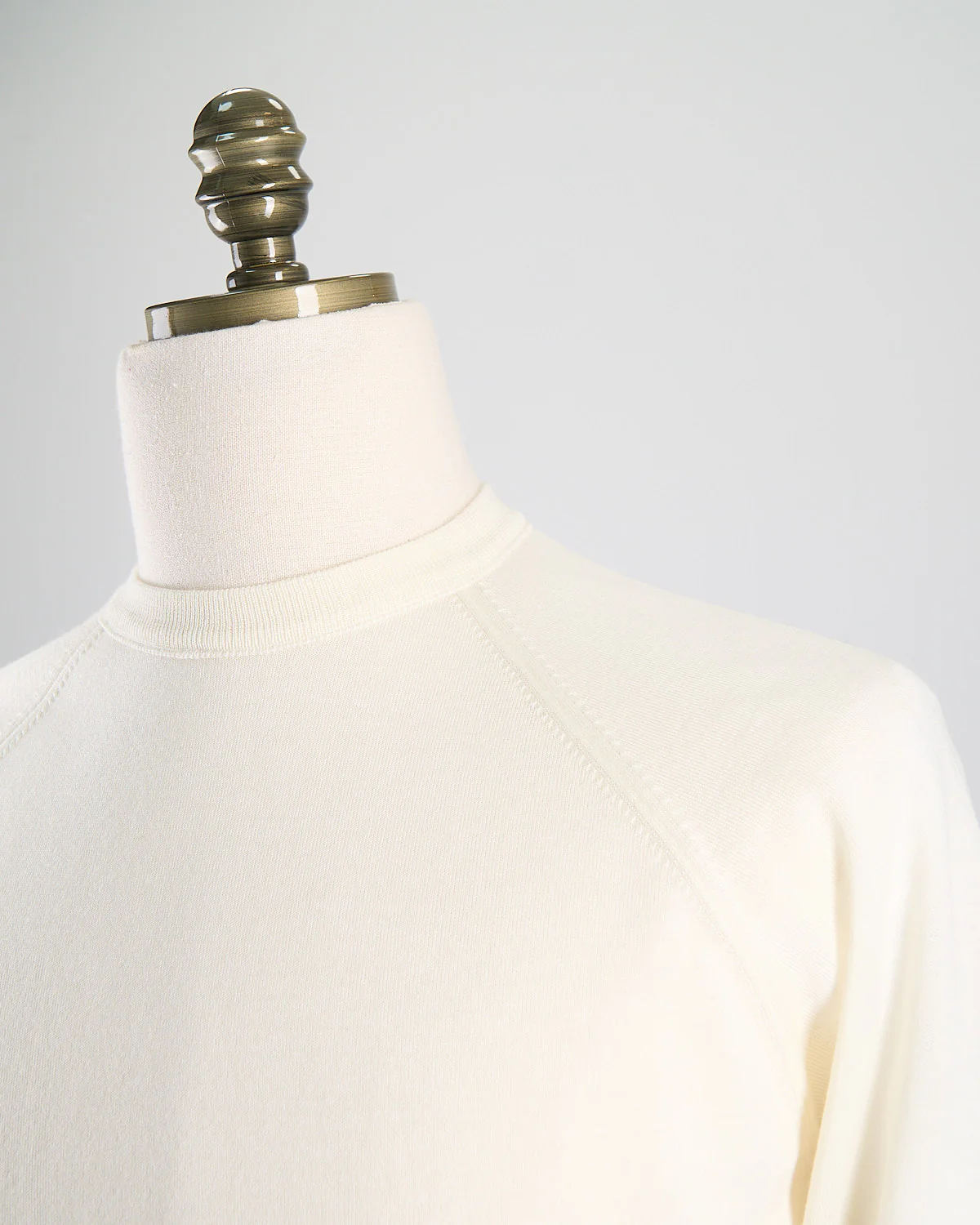 Elegant All-Season Fine Merino Crewneck - Image 2