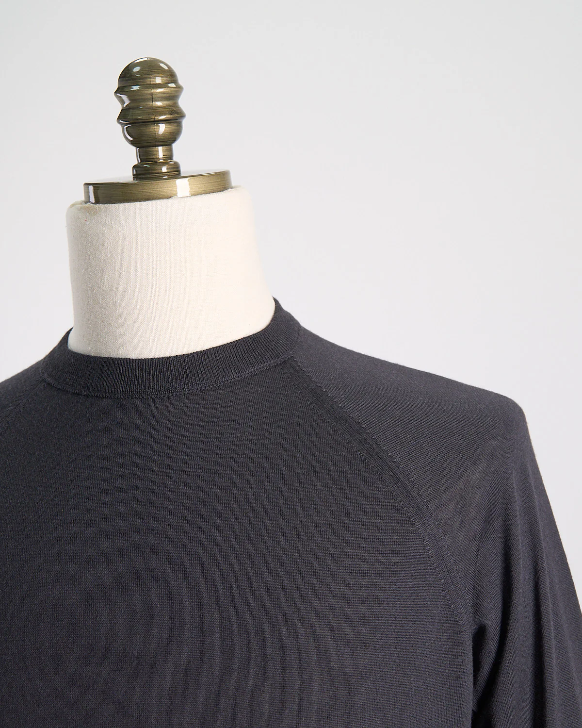 Elegant All-Season Fine Merino Crewneck - Image 4