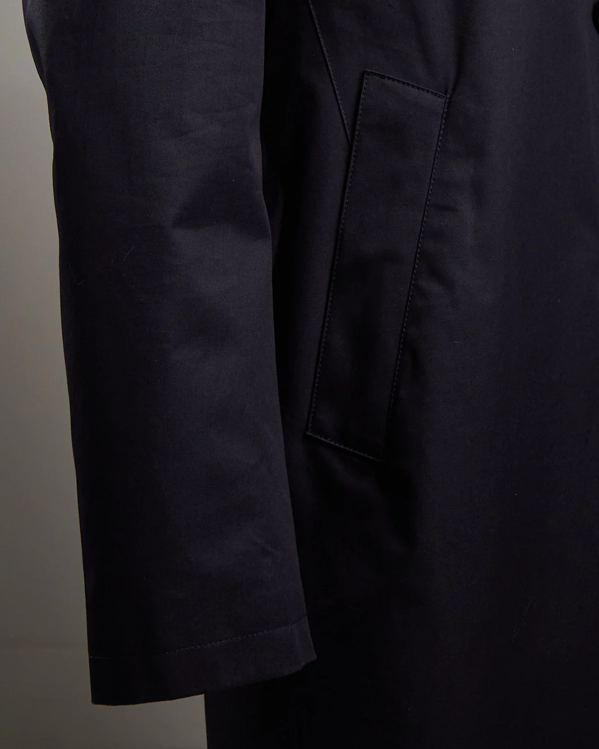 Delon Cotton Single-Breasted Trench With Monogram Details - Image 5