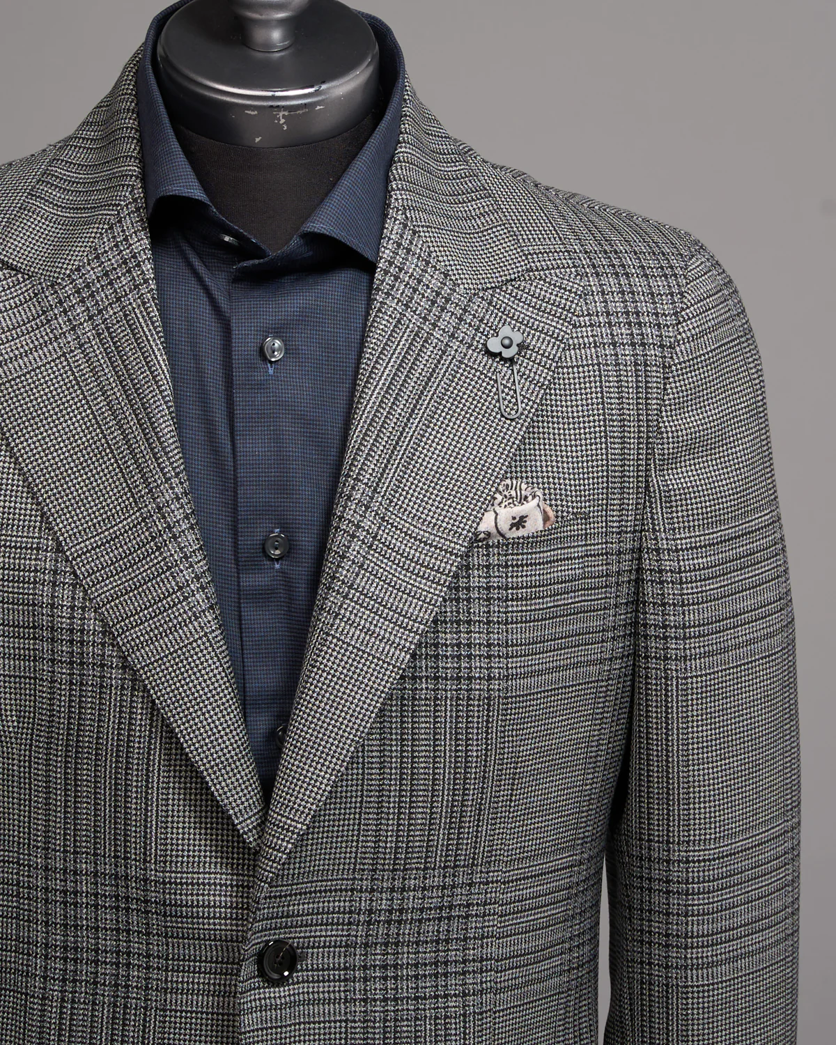 Peak Lapel Shifted Check 'Iconic' Fit Light Evening Jacket - Image 2